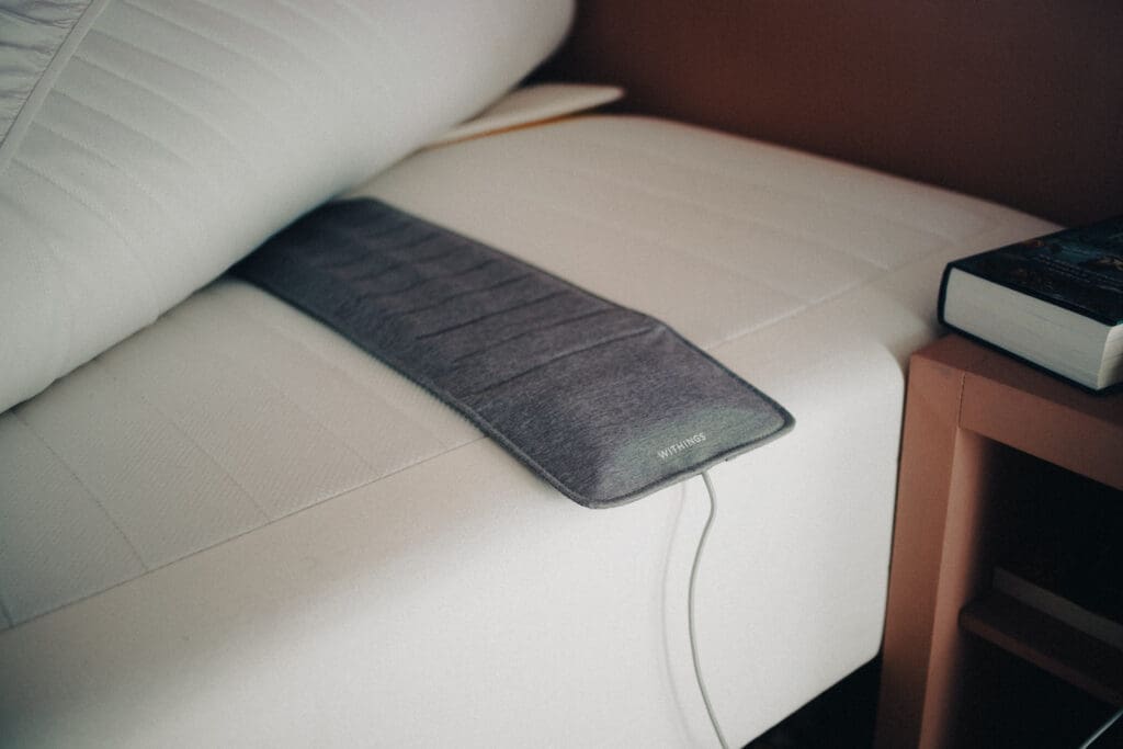 Withings Sleep Analyzer under madrassen