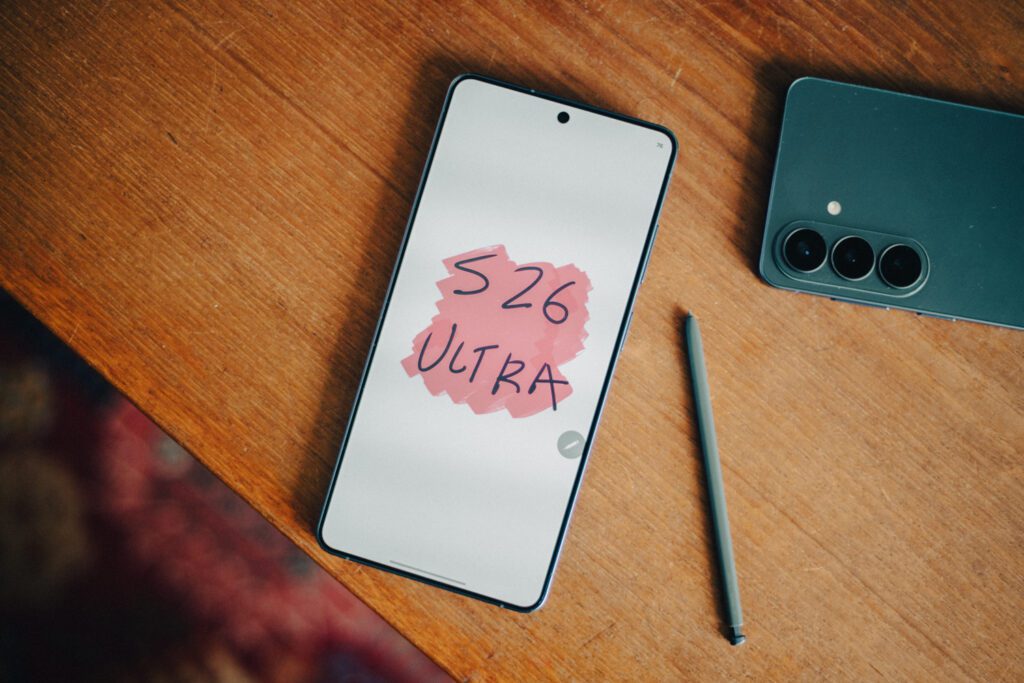 Samsung Galaxy S26 Ultra med penn.